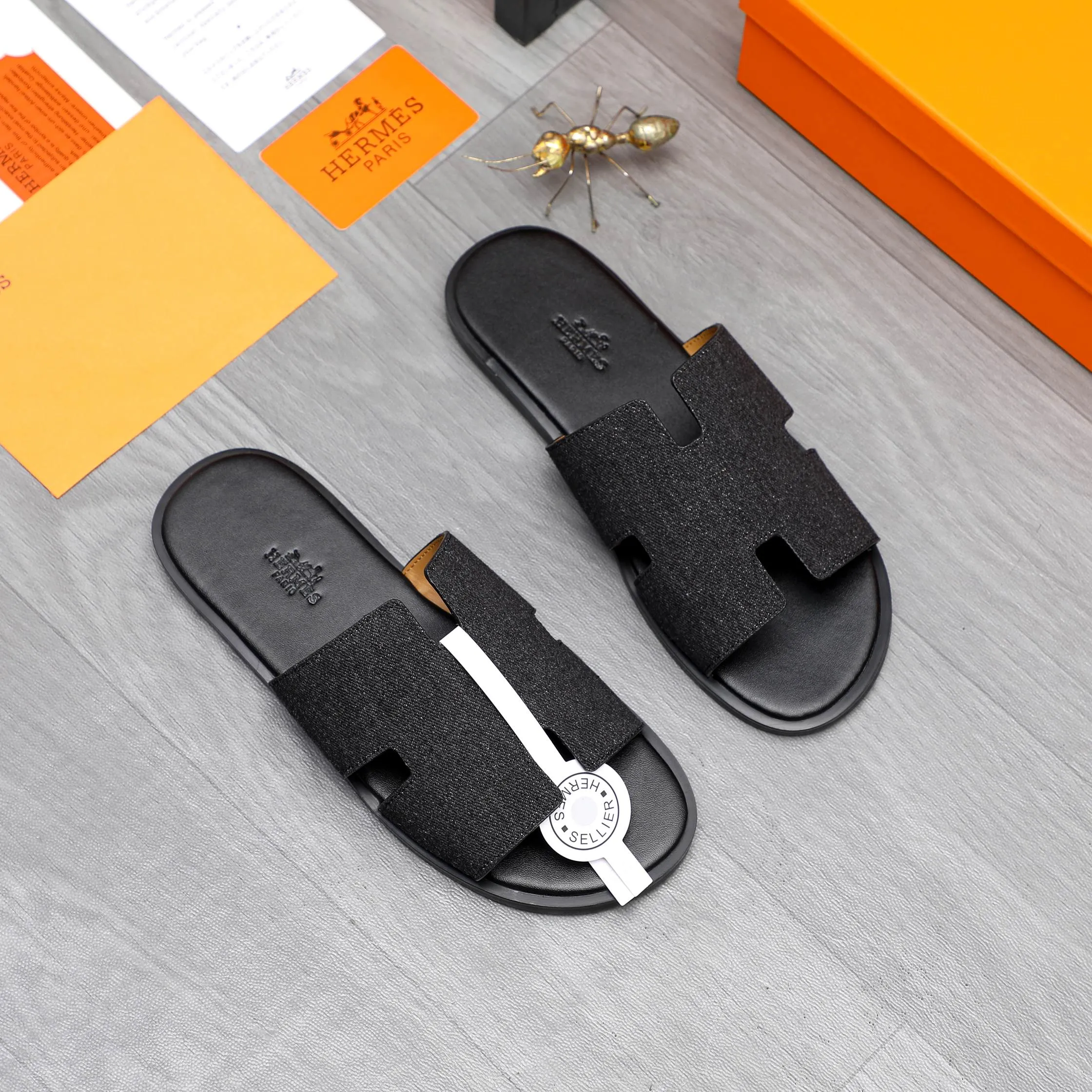 Men's shoes 💰280 Product trademark: Hermes "Hermes" slippers True size: 38-46 Product material: Denim breathable upper, microfiber lining, original outsole